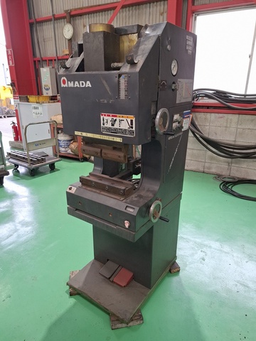 アマダ CB-83 0.3m油圧プレスブレーキ