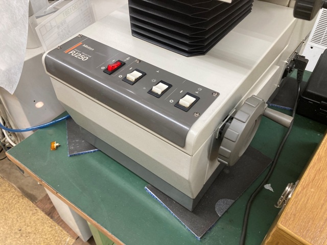 ミツトヨ PJ-250 投影機
