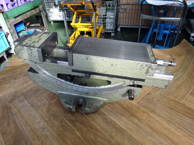 武田機械 TK-100HVI-G 傾斜油圧バイス
