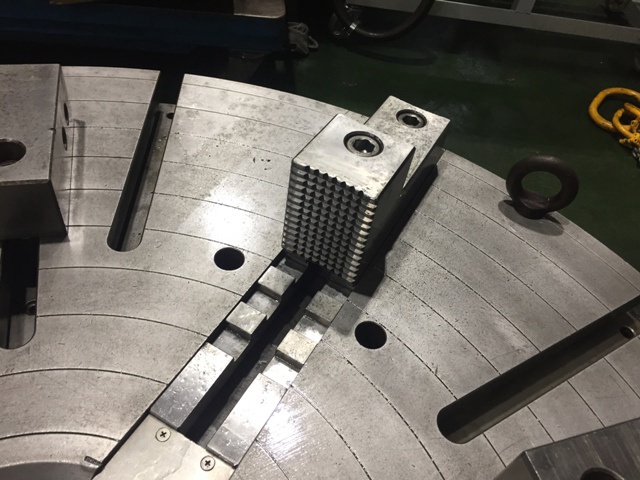 カワタテック φ1250 4爪インディペンデントチャック