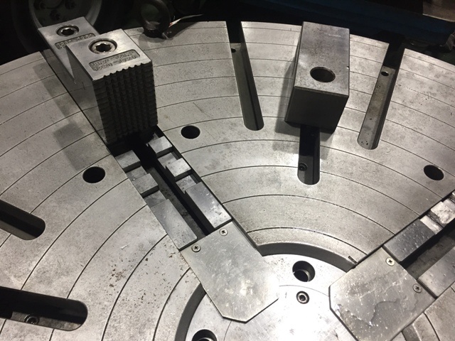 カワタテック φ1250 4爪インディペンデントチャック