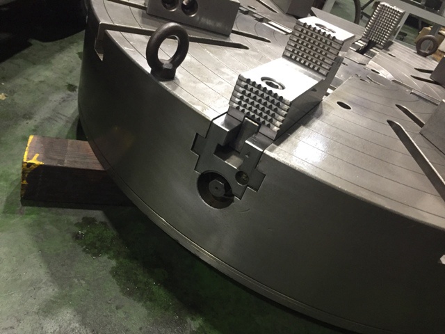 カワタテック φ1250 4爪インディペンデントチャック