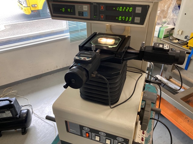 ミツトヨ PJ-2500 投影機
