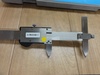 ミツトヨ NTD10P-20C デジタル丸穴ピッチオフセットノギス