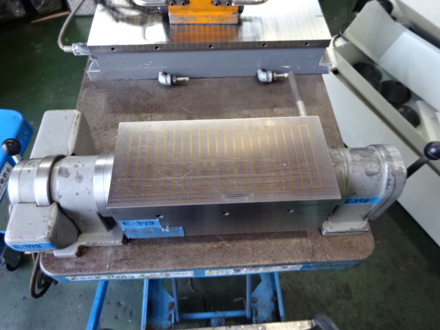 日進精機 HSG-270RC 可傾式電磁チャック