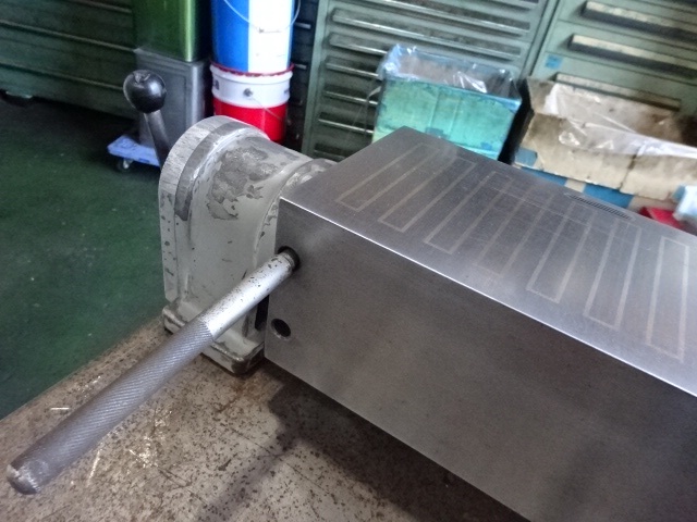 日進精機 HSG-270RC 可傾式電磁チャック