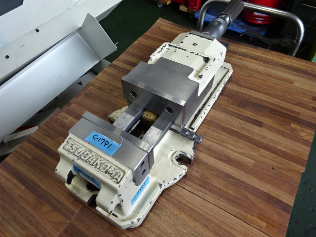津田駒工業 VH-125 油圧バイス