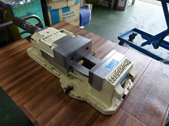 津田駒工業 VH-125 油圧バイス