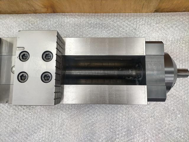 安田工業 YPV-180 バイス