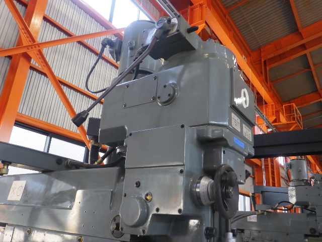 牧野フライス製作所 AVNC-74 NC立フライス