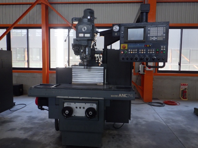 牧野フライス製作所 AVNC-74 NC立フライス
