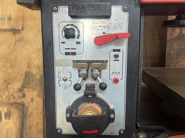 アマダ V-300 コンターマシン