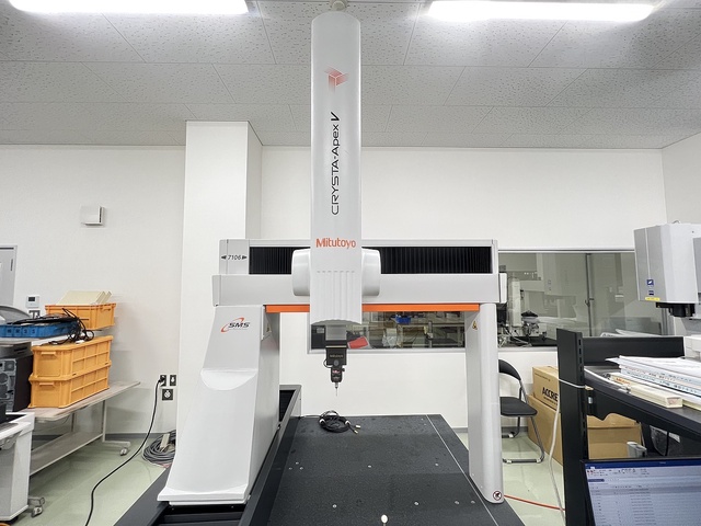 ミツトヨ CRYSTA-Apex V7106 三次元測定機