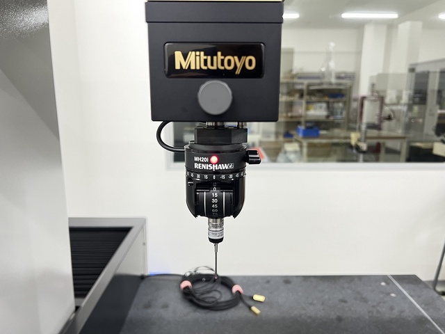 ミツトヨ CRYSTA-Apex V7106 三次元測定機