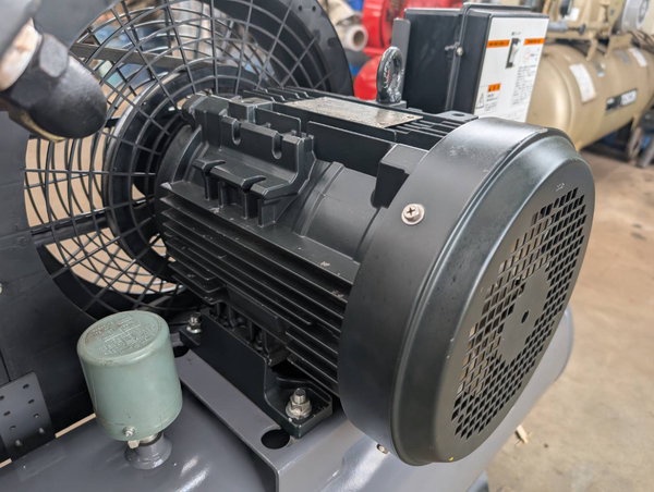 アネスト岩田 TLP37EF-10 3.7kwコンプレッサー