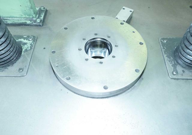 エクスツルードホーン VECTOR 100/6 砥粒流動研磨機