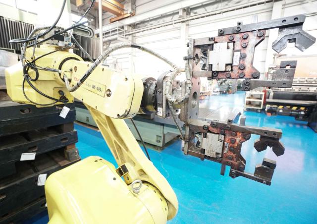 ファナック M-16i 多関節ロボット