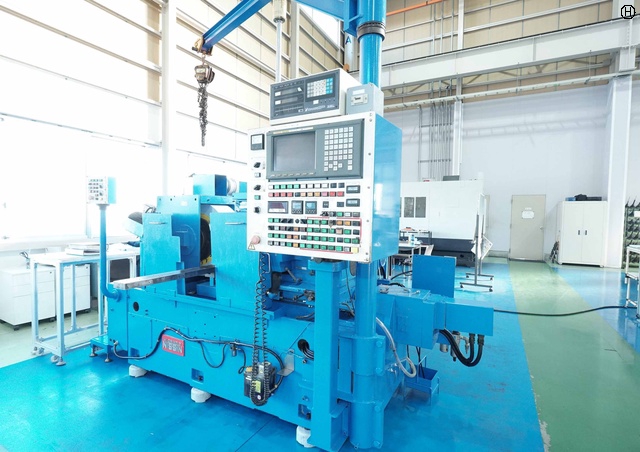 日進機械製作所 HI-GRIND-2NC NCセンタレス