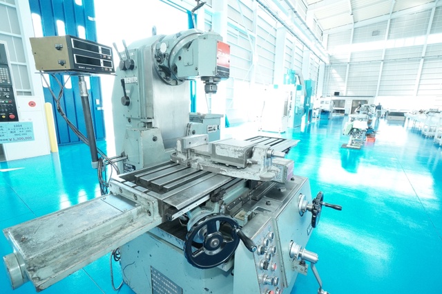 新潟鐵工所 2UMC 万能フライス