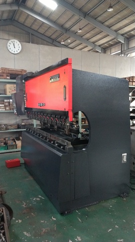 アマダ FBD-1025E 2.5m油圧プレスブレーキ