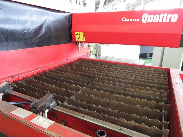 アマダ QUATTRO CO2レーザー加工機