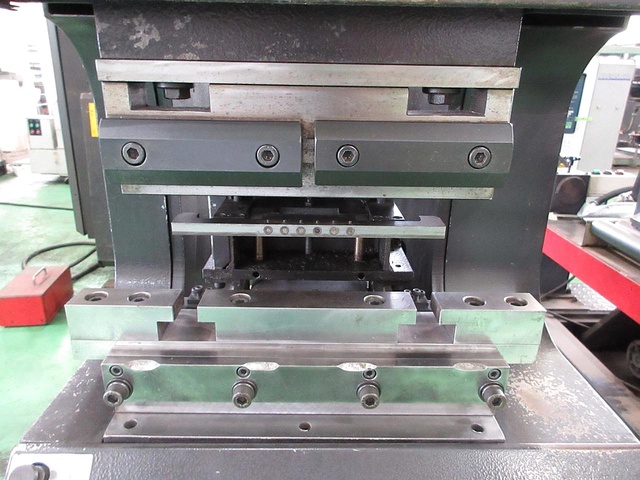 アマダ CB-83 0.3m油圧プレスブレーキ