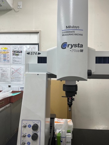 ミツトヨ Crysta-Plus M574 三次元測定機