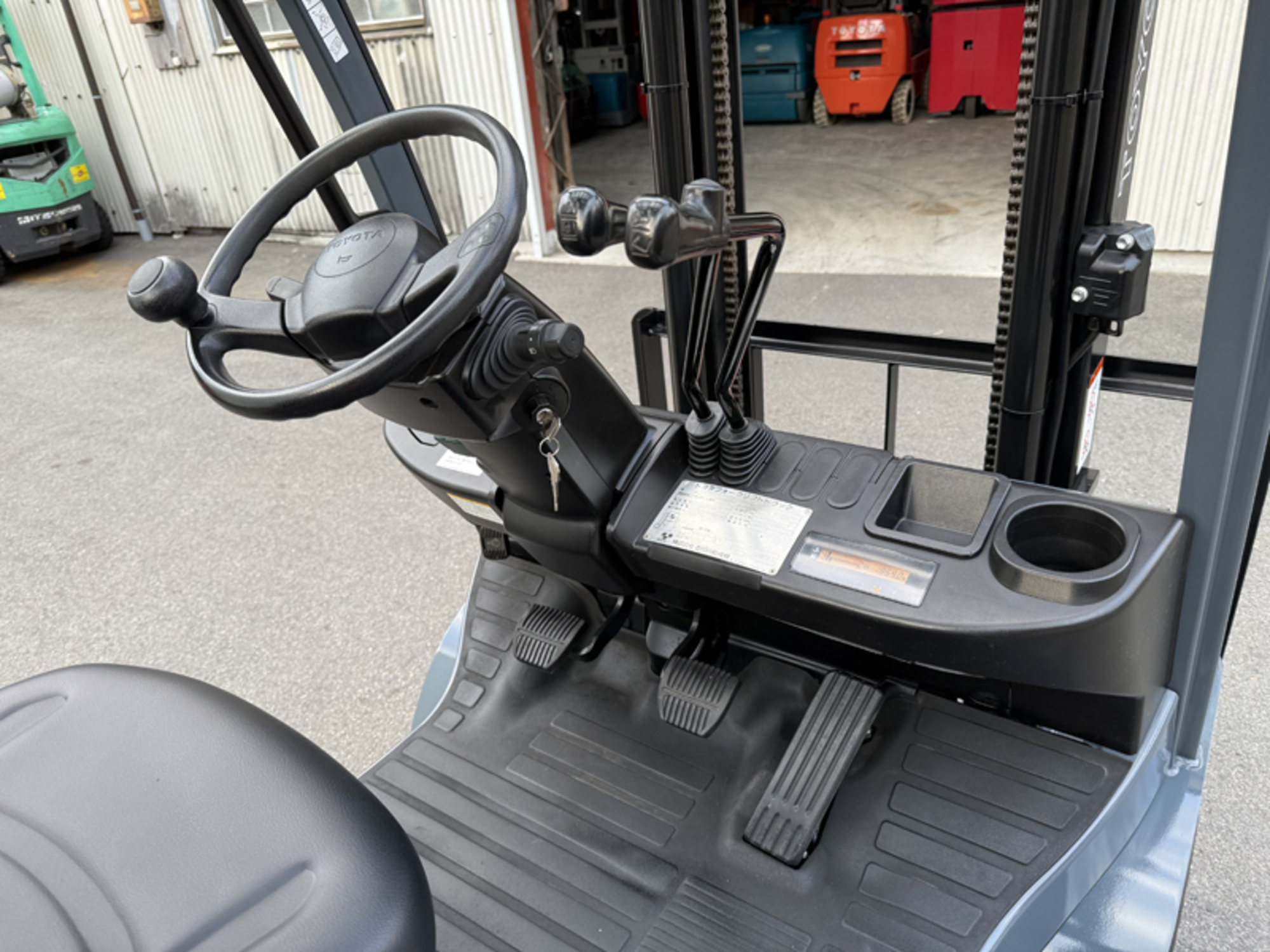 1.0Tフォークリフト トヨタL&F 02-8FG10 中古販売詳細【#411077 1.0Tフォークリフト トヨタL&F 02-8FG10 中古販売詳細【#411077