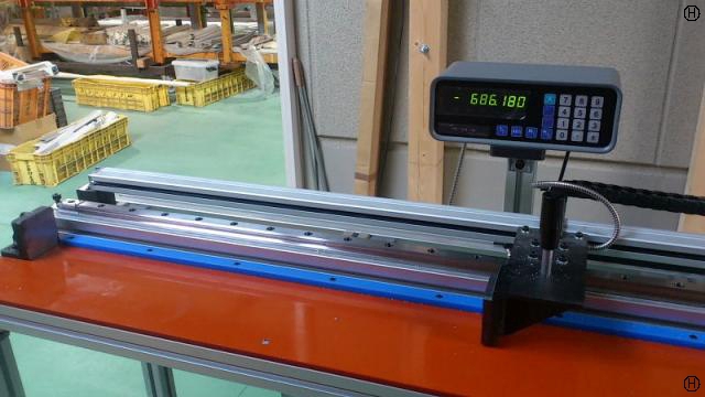  アルミ材長さ測定機