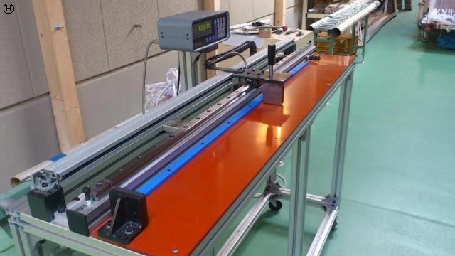  アルミ材長さ測定機