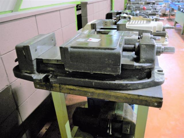 津田駒工業 φ250 マシンバイス
