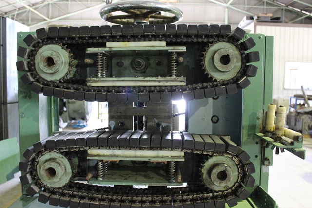 不明 キャタピラ式引取機