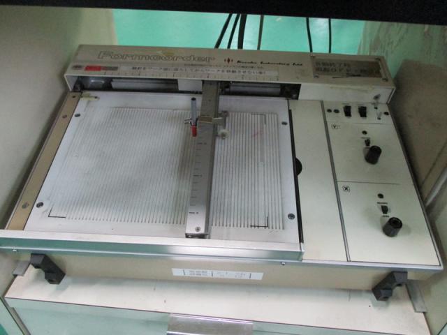 小坂研究所 輪郭形状測定機