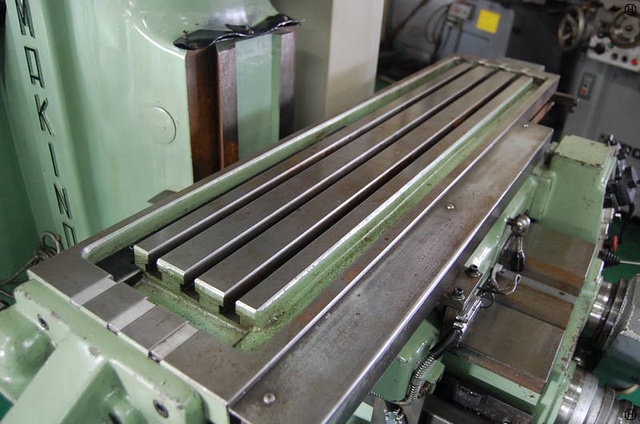 牧野フライス製作所 KVP-55 ラム型立フライス