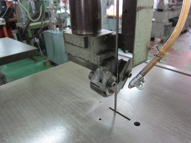アマダ V-400 コンターマシン