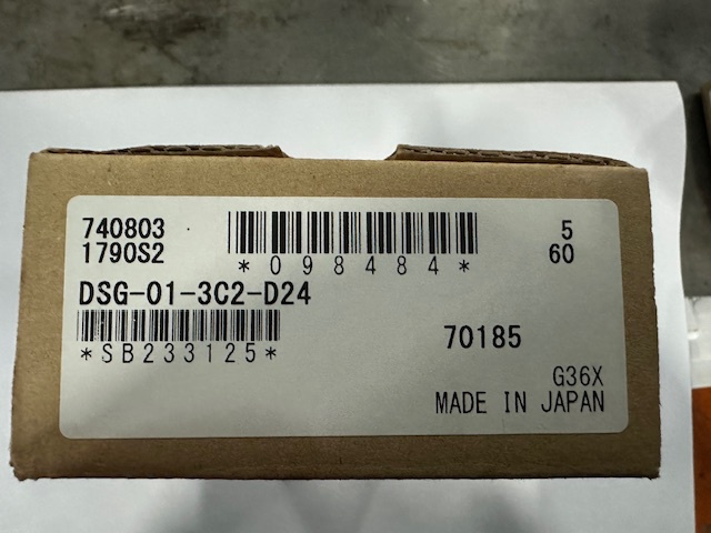 油研工業 DSG-01-3C2-D24 電磁切替弁