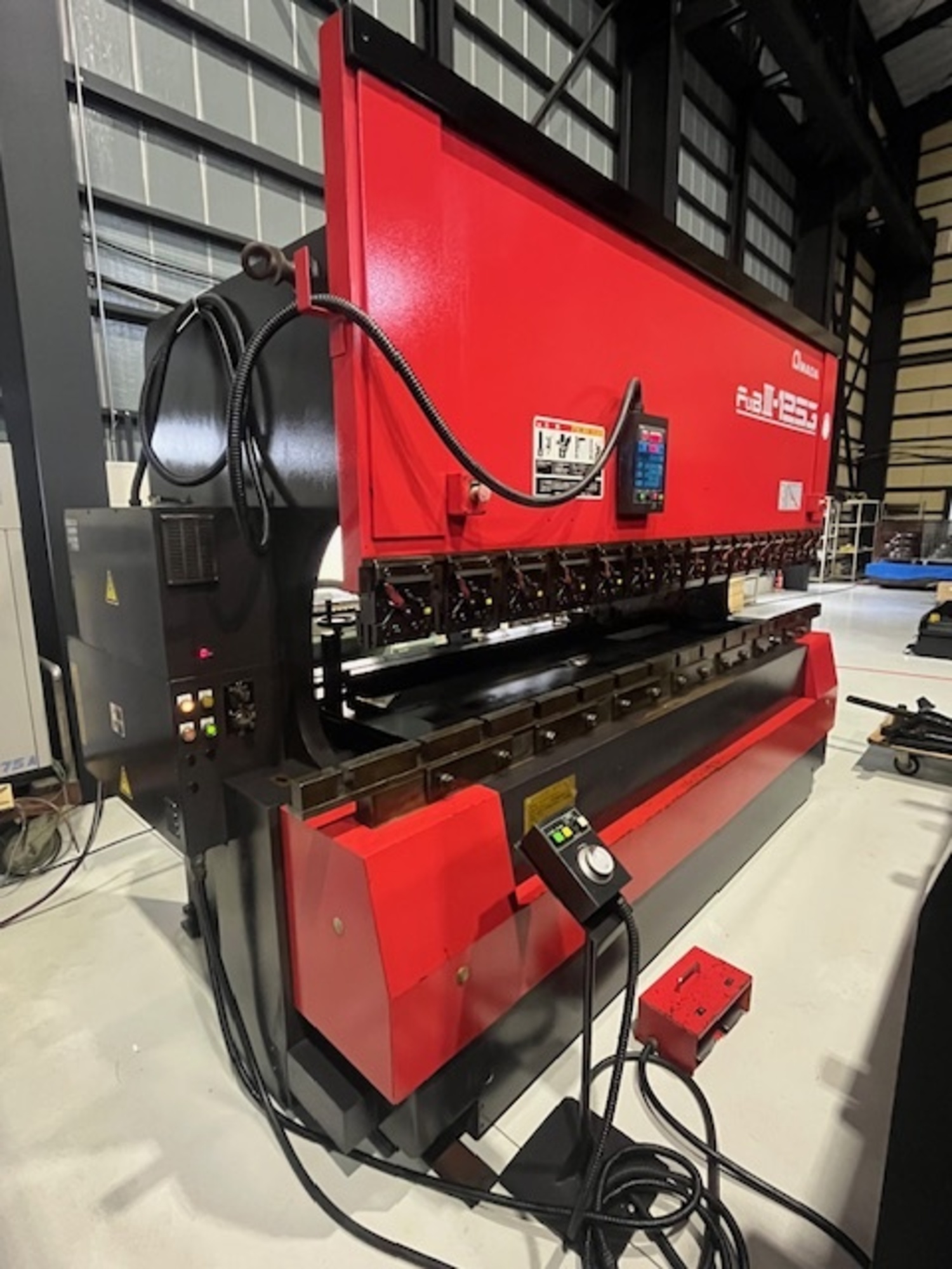 中古 板金　工作機械 AMADA  プレスブレーキ 3.0m油圧プレスブレーキ アマダ FBD1253LD 中古販売詳細【#411208