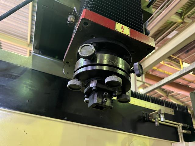 牧野フライス製作所 EDNC-85 NC放電加工機