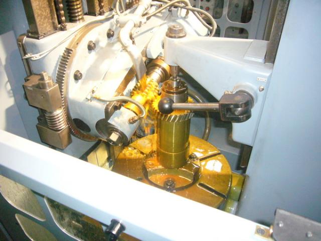 カシフジ KR-601； KR-600 ホブ盤