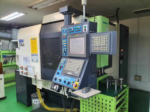 牧野フライス精機 CNJ2-W-LVA NC工具研削盤