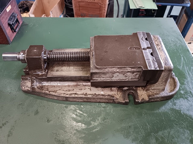 津田駒工業 VG-150 マシンバイス