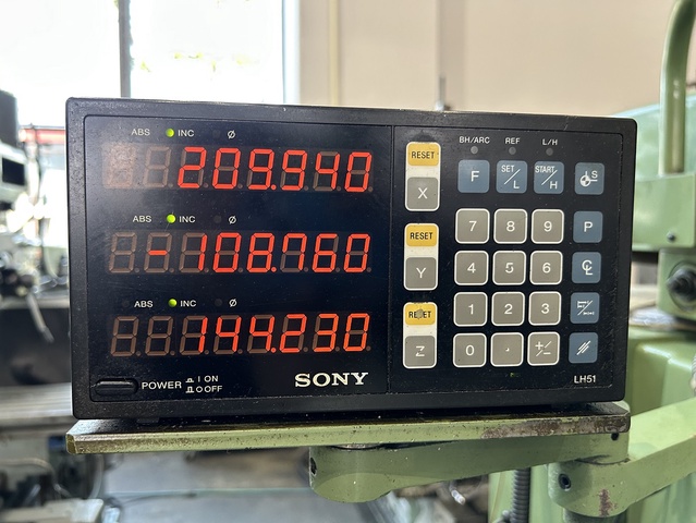 大隈豊和機械 STM-2R ヒザ型立フライス