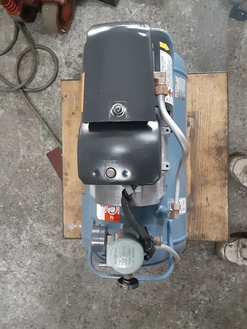日立工機 0.4LE-8T 0.4kwコンプレッサー