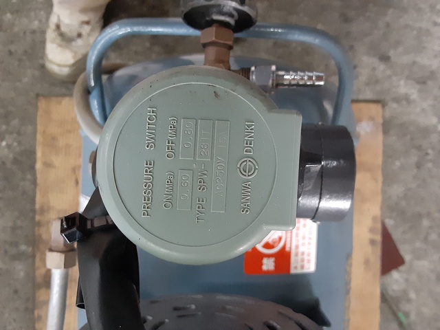 日立工機 0.4LE-8T 0.4kwコンプレッサー