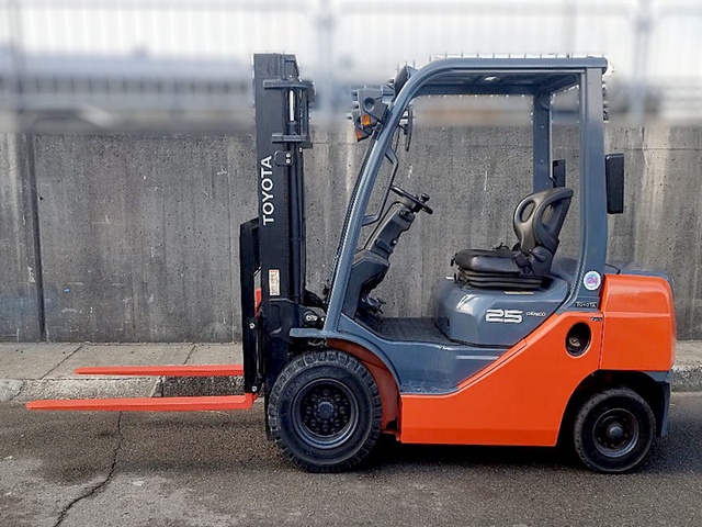 トヨタL&F 02-8FGL25 2.5Tガソリンフォークリフト