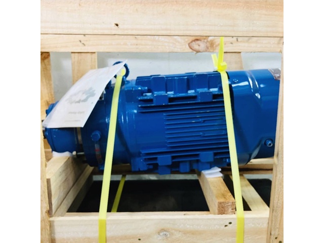 住友重機械工業 CHFM10-6145-AP-B-21 7.5kwギアードモーター