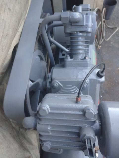 日立産機システム 3.7P-9.5T [売約] 3.7kwコンプレッサー
